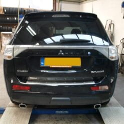 Mitsubishi Outlander PHEV dubbele einddemper