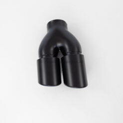 Zwart – dubbel sierstuk L – Ø uitwendig 76 mm – schuin aflopend