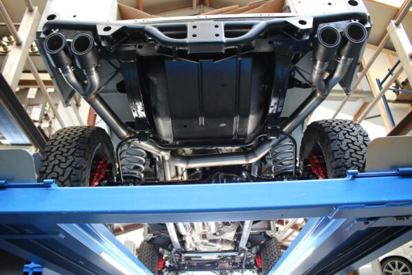 Landrover defender met Carbon einstukken